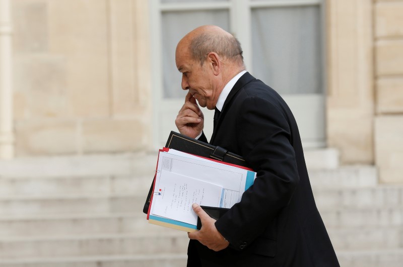 © Reuters. French Defence Minister Jean-Yves Le Drian arrives to attend a defence council  at the Elysee Palace in Paris