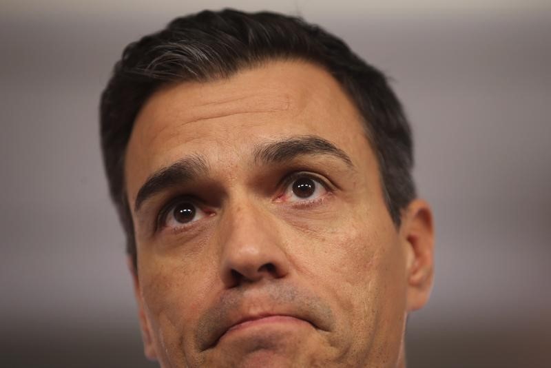 © Reuters. Sánchez apunta a la dimisión si el comité federal decide abstenerse en favor de Rajoy