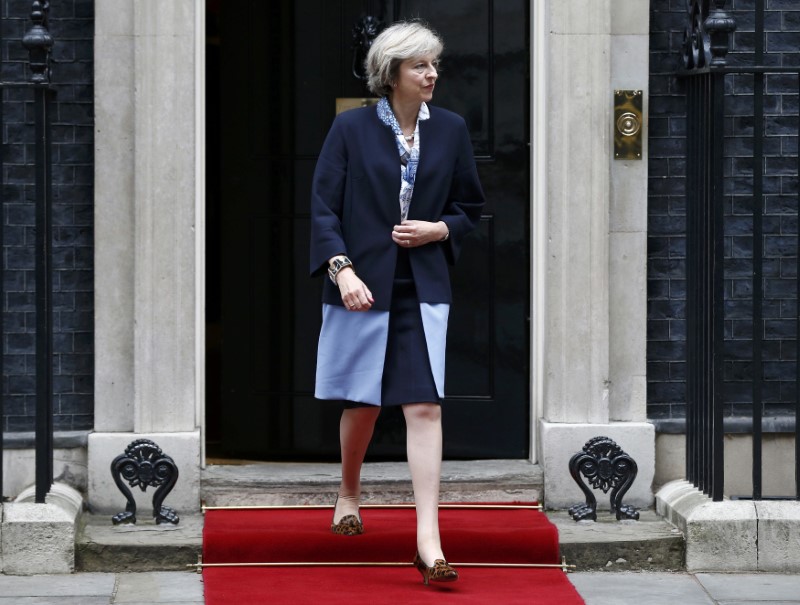 © Reuters. Britain's Prime Minister, Theresa May walks to greet Cyprus' President Nicos Anastasiades in Downing street, London