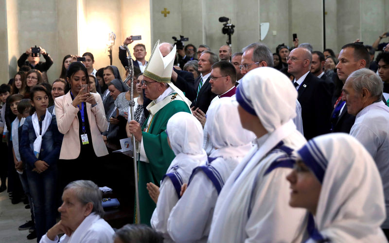 © Reuters. El Papa dice que la teoría de género es parte de una "guerra" contra el matrimonio