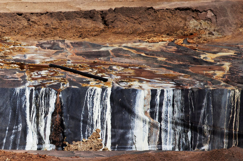 © Reuters. Uranium ore is heap leached with sulfuric acid at Areva's Somair mine in Arlit