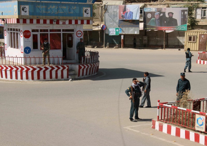 © Reuters. Afghan policemen keep watch at the downtown of Kunduz city,