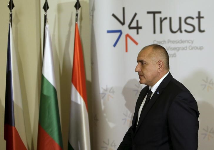 © Reuters. Bulgaria's Prime Minister Boiko Borisov arrives for a group photo during an extraordinary Visegrad Group summit in Prague