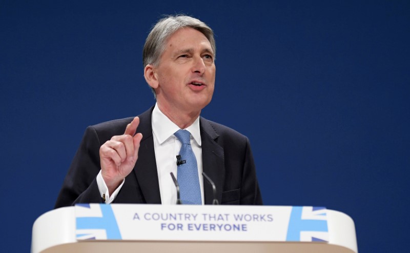 © Reuters. Britain's Chancellor of the Exchequer Philip Hammond speaks at the Conservative Party conference in Birmingham