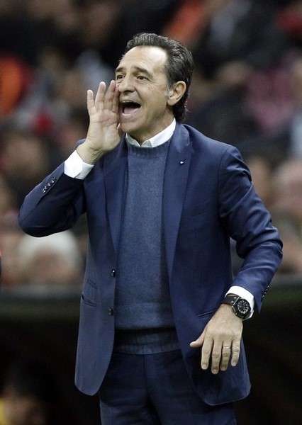© Reuters. Prandelli aspira a devolver al "glorioso" Valencia a lo más alto