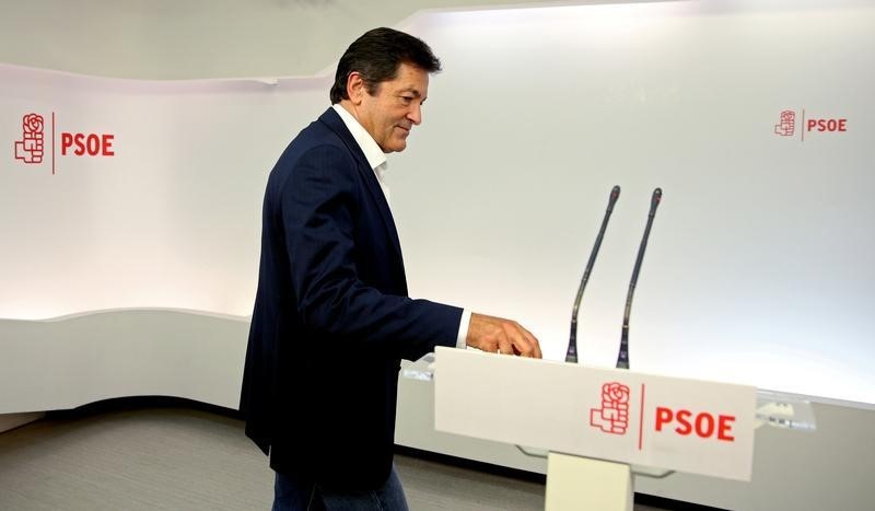 © Reuters. El presidente de la gestora del PSOE elude hablar de abstención en investidura