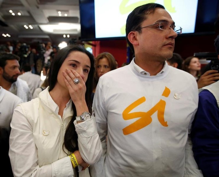 © Reuters. Colombia afronta el reto de rescatar el acuerdo de paz tras derrota en plebiscito