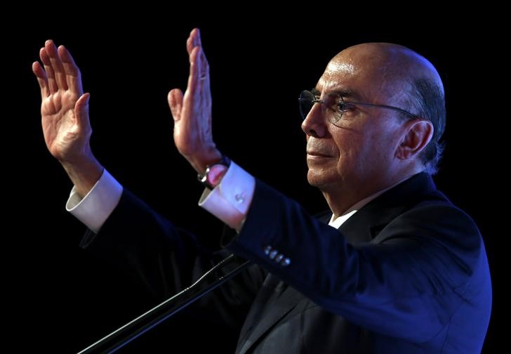 © Reuters. Ministro Henrique Meirelles durante evento promovido pela Revista Exame em São Paulo