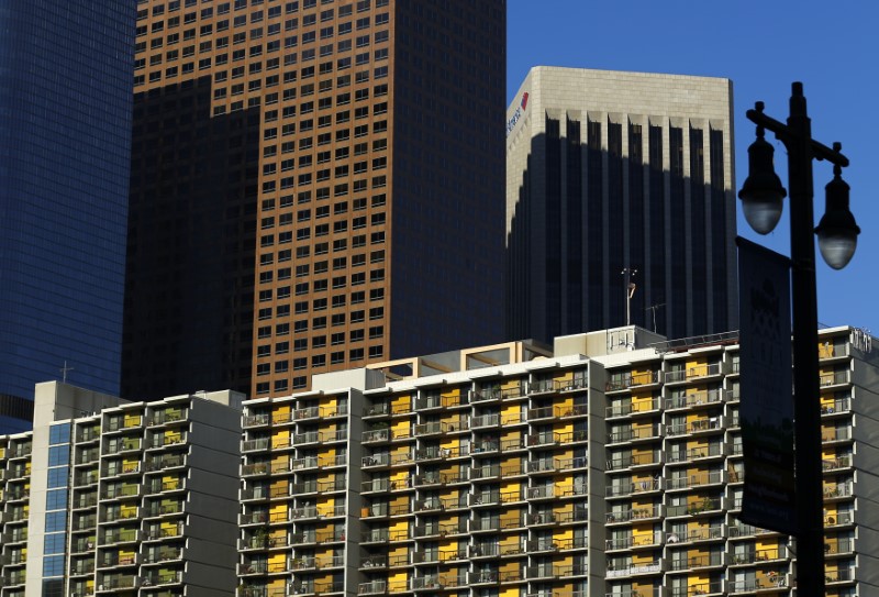 © Reuters. Residential apartments are pictured in downtown Los Angeles