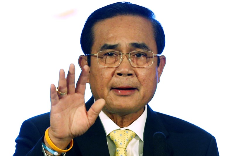 © Reuters. Thailand's Prime Minister Prayuth Chan-ocha speaks during an announcement of the junta's two year accomplishments at Government House in Bangkok