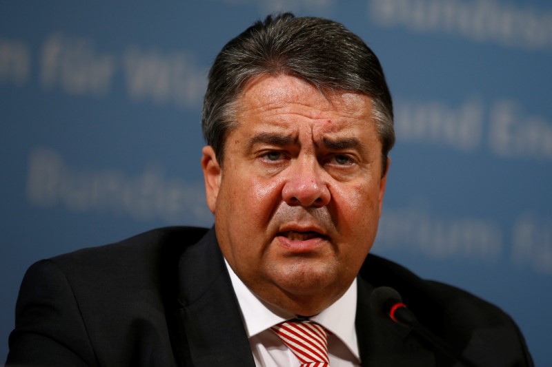 © Reuters. German Economy Minister Gabriel attends a press conference after the Franco-German Financial Council meeting in Berlin