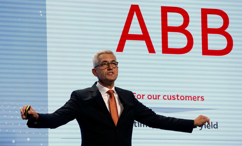 © Reuters. CEO Spiesshofer of Swiss engineering group ABB addresses a news conference in Zurich