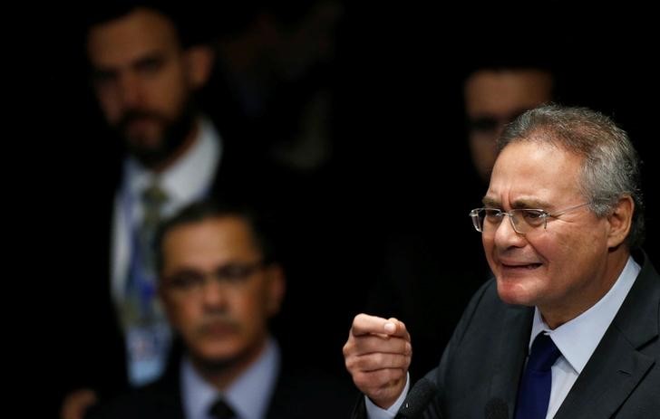 © Reuters. Senador Renan  Calheiros durante sessão do Senado em Brasília