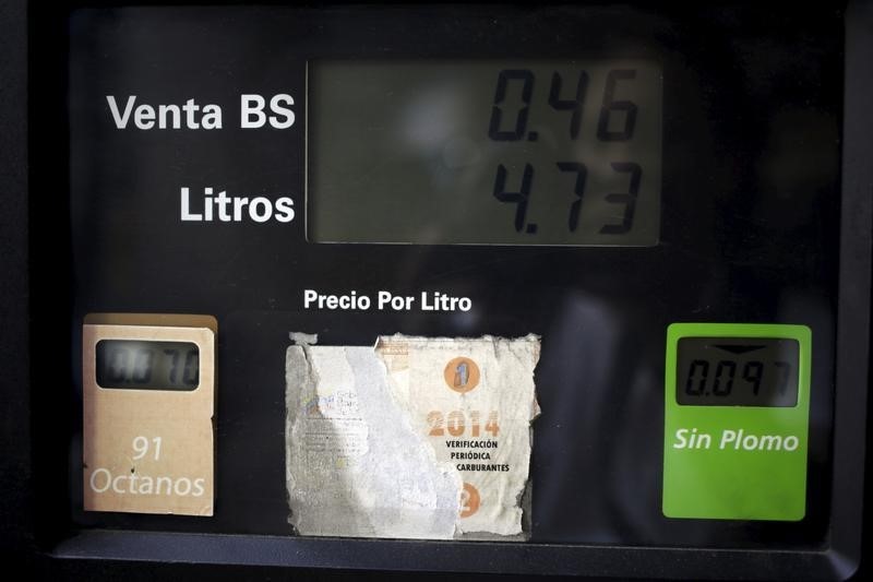 © Reuters. A fuel dispenser of Venezuela's state oil company PDVSA is pictured at its gas station in Caracas