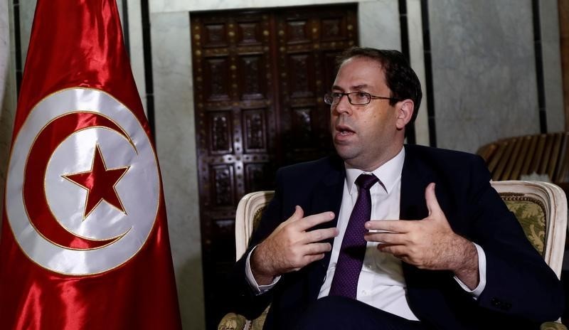 © Reuters. تونس تخفض توقعات النمو في 2016 إلى 1.5% من 2.5%