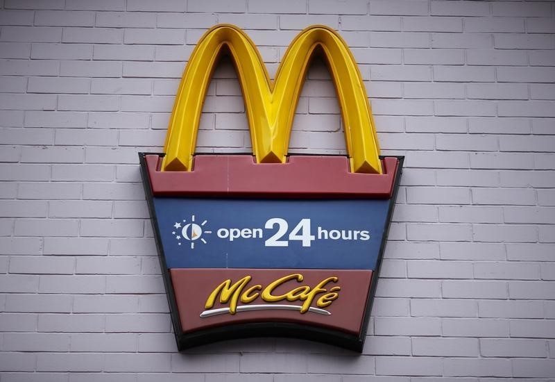 © Reuters. حصري-مصادر: ماكدونالدز تقترب من بيع حقوق امتياز بسنغافورة وماليزيا لشركة سعودية