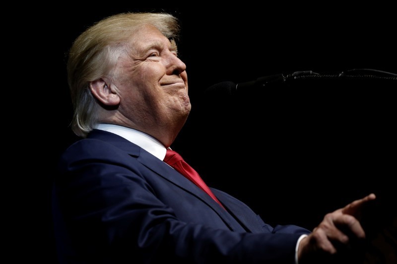 © Reuters. U.S. Republican presidential nominee Donald Trump speaks at a campaign rally in Pueblo