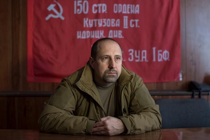 © Reuters. Александр Ходаковский дает интервью Рейтер в Донецке