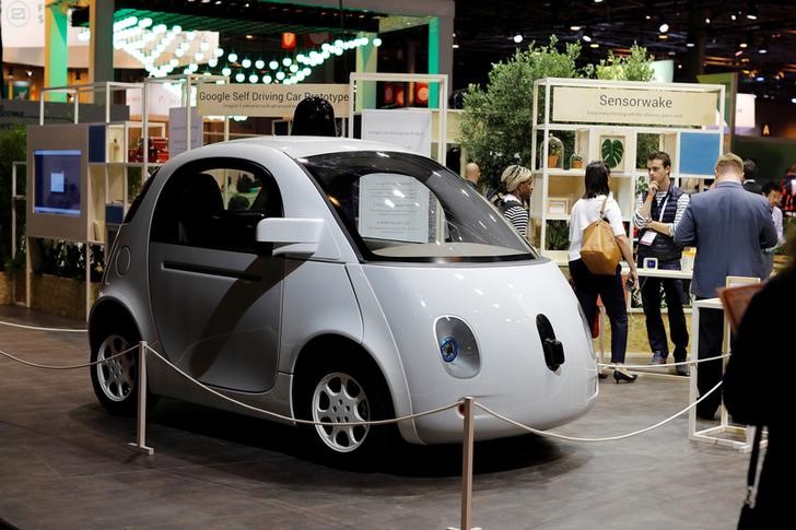 © Reuters. Carro autônomo do Google é exibido no evento Viva Technology, em Paris