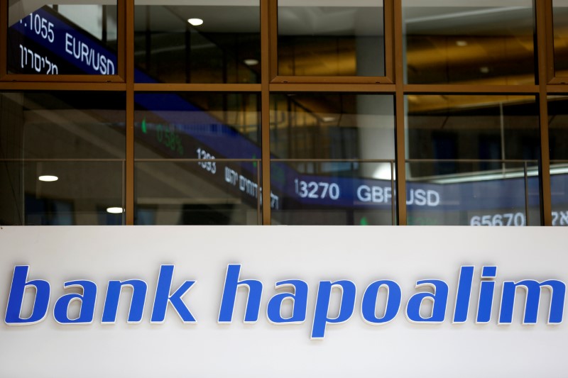 © Reuters. The logo of Bank Hapoalim, Israel's biggest bank, is seen at their main branch in Tel Aviv, Israel