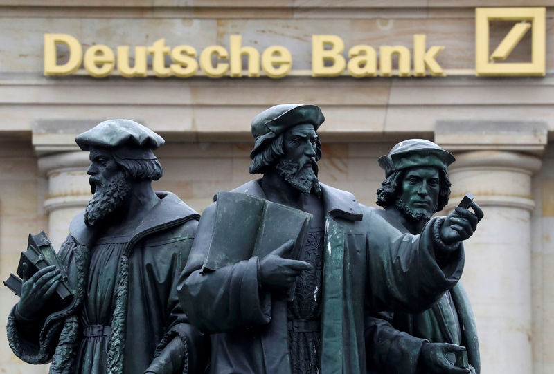 © Reuters. DEUTSCHE BANK VA SUPPRIMER 1 000 EMPLOIS DE PLUS