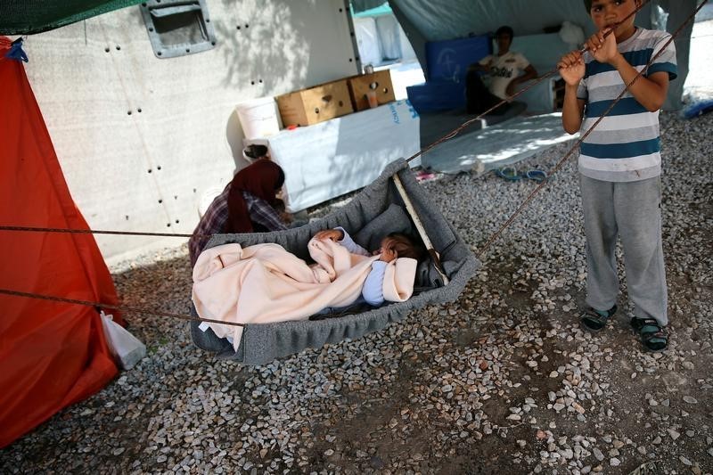 © Reuters. سكان جزيرة يونانية لا يعبأون بترشيحهم لجائزة نوبل للسلام