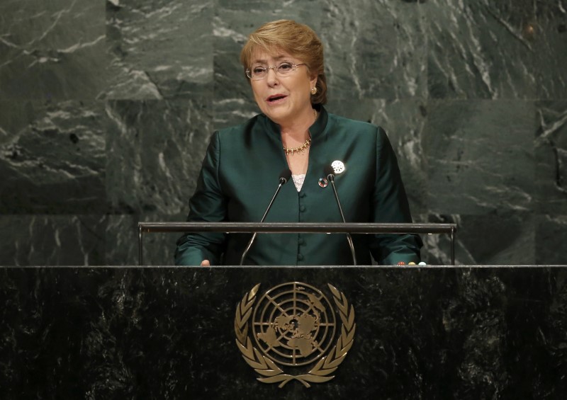 © Reuters. President Michelle Bachelet of Chile addresses the 71st United Nations General Assembly in Manhattan