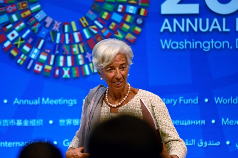 © Reuters. IMF Managing Director Lagarde takes questions from the press at the annual meetings of the IMF and World Bank Group in Washington