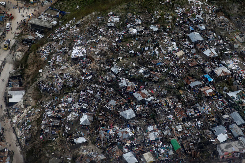 © Reuters. Casas destruídas pela passagem do furacão Matthew por Jeremie, no Haiti