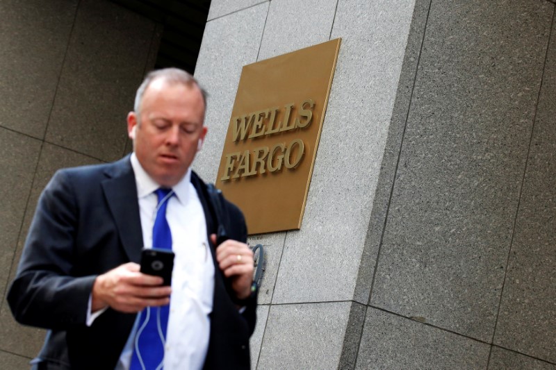 © Reuters. A man passes the entrance to the Wells Fargo & Co corporate campus in New York