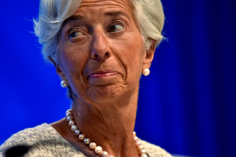 © Reuters. IMF Managing Director Lagarde takes questions from the press at the annual meetings of the IMF and World Bank Group in Washington