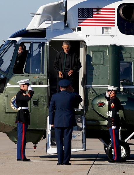 © Reuters. Obama arrives to board Air Force One for travel to the G20 summit in Turkey from Joint Base Andrews, Maryland