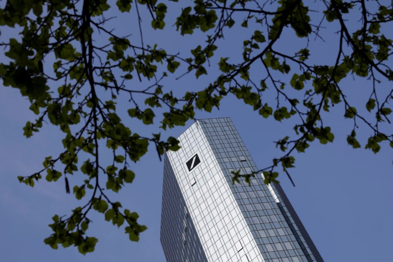 © Reuters. uThe headquarters of Germany's largest business bank Deutsche Bank AG is pictured on a sunny day in Frankfurt