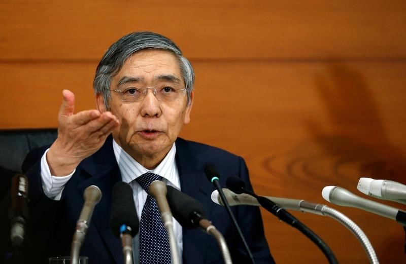© Reuters. Gobernador de Banco de Japón pide una rápida solución para la banca europea