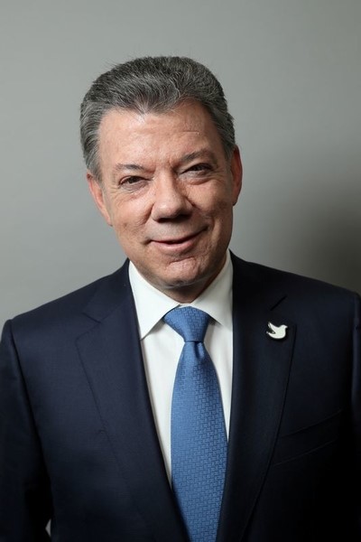 © Reuters. Presidente da Colômbia, Juan Manuel Santos, posa para foto após entrevista com a Reuters