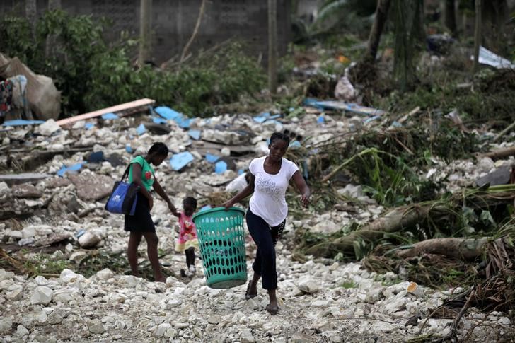 © Reuters. Una zona devastata dall'uragano Matthew a Cavaillon, Haiti