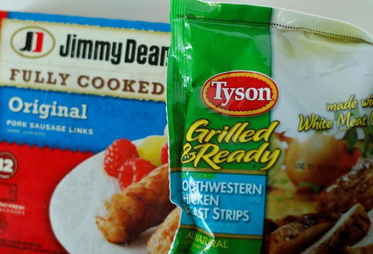 © Reuters. Tyson foods Inc and Hillshire Brands Jimmy Dean sausages are shown in this photo illustration in Encinitas