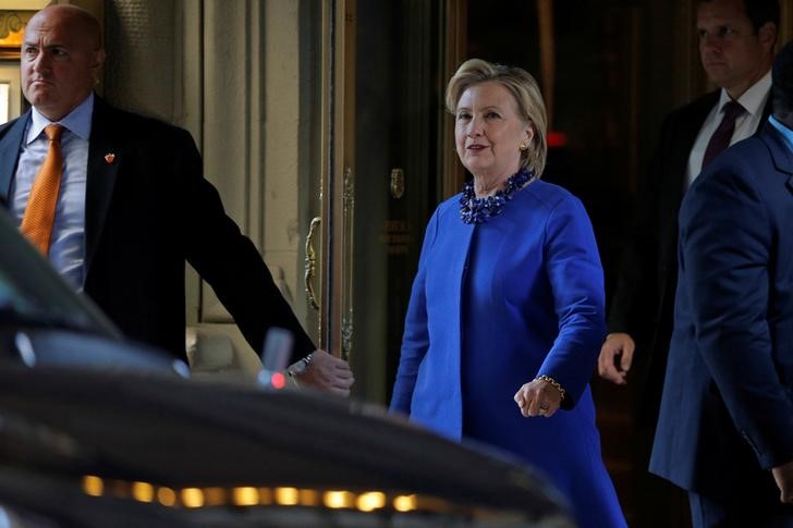 © Reuters. Candidata democrata à Presidência dos Estados Unidos deixa evento de arrecadação de recursos em Nova York
