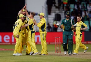 © Reuters. Cricket - Australia v South Africa - Third ODI cricket match