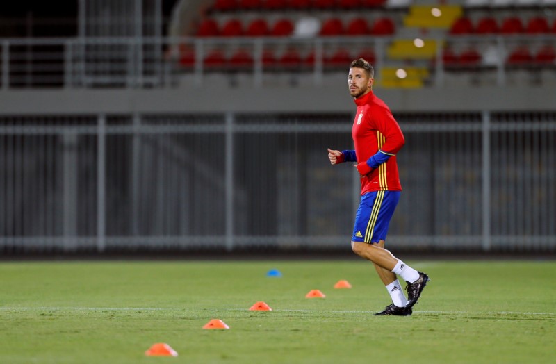 © Reuters. Football Soccer - Spain Training - World Cup 2018 Qualifiers