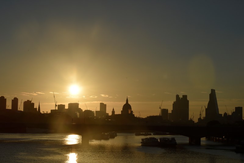 © Reuters. Dawn breaks over the City of London