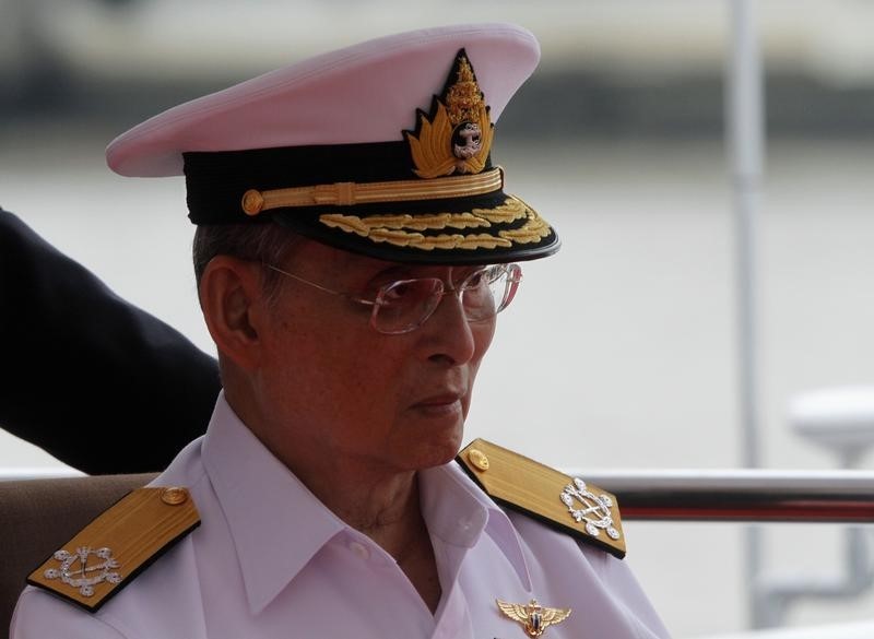 © Reuters. القصر الملكي: حالة ملك تايلاند غير مستقرة بعد إجراء غسيل كلوي