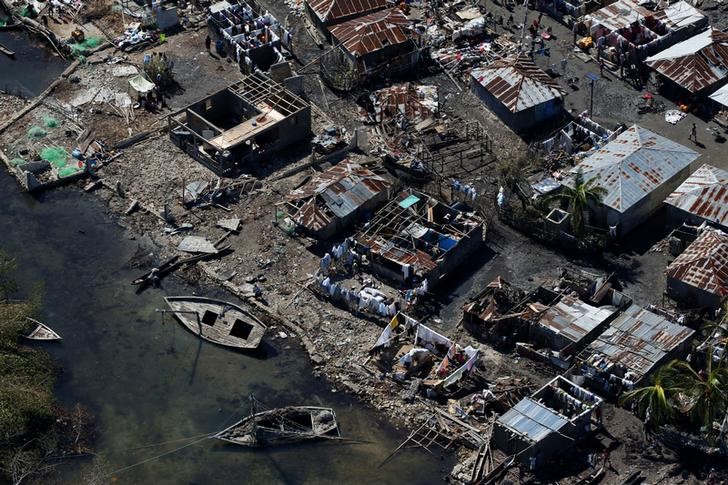 © Reuters. ارتفاع عدد قتلى الإعصار ماثيو في هايتي إلى ألف شخص