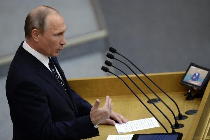 © Reuters. الكرملين : بوتين مازال يعتزم زيارة فرنسا رغم تصريحات أولوند