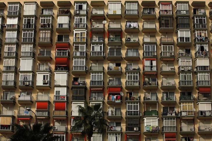 © Reuters. A view of a building at the beach of Torremolinos near Malaga