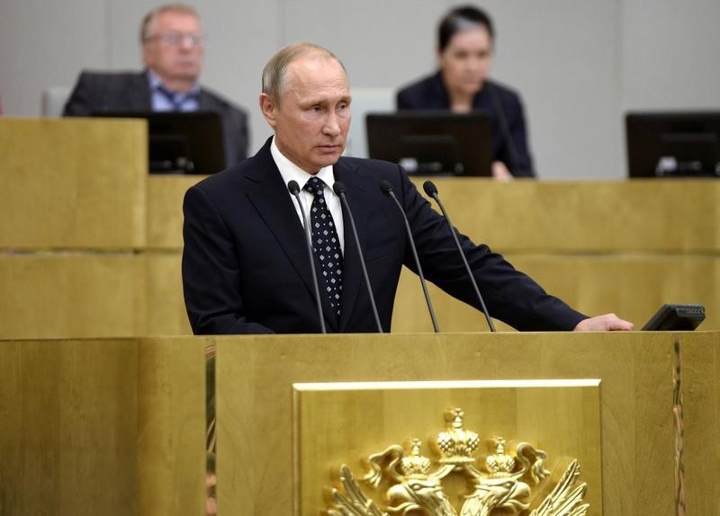 © Reuters. Владимир Путин на сессии Госдумы в Москве