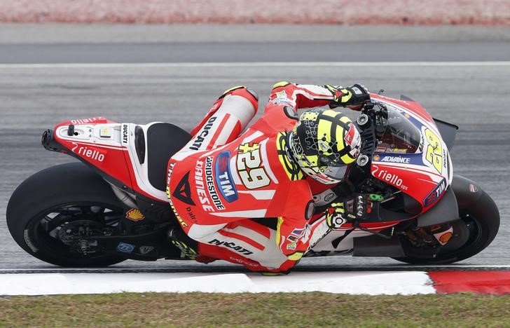 © Reuters. Ducati MotoGP rider Iannone of Italy rides during the first free practice session of the Malaysian Motorcycle Grand Prix at Sepang International Circuit near Kuala Lumpur