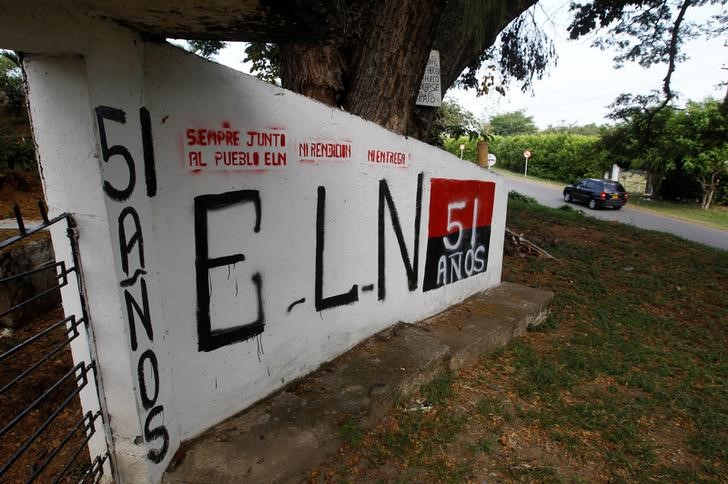 © Reuters. A graffiti, of rebel group Army Liberation National (ELN) is seen at the entrance of the cemetery of El Palo, Cauca, Colombia