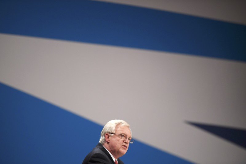 © Reuters. Britain's Secretary of State for Exiting the European Union David Davies speaks at the annual Conservative Party Conference in Birmingham