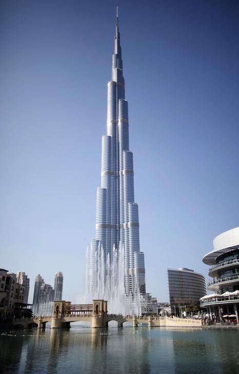 © Reuters. دبي تعلن بدء بناء أطول برج في العالم